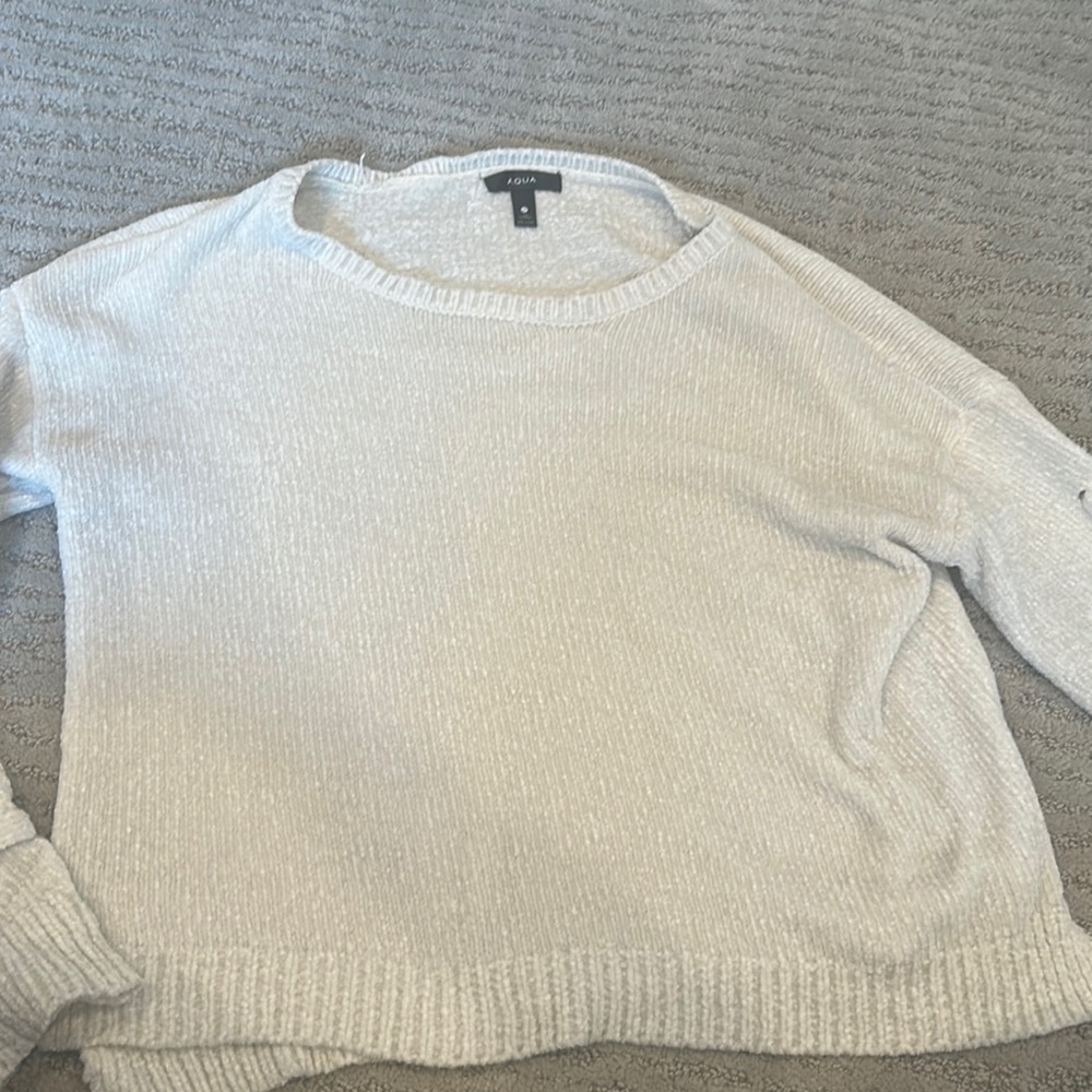 Super soft Aqua sweatshirt. Size medium. Never worn before. Cream/white color.